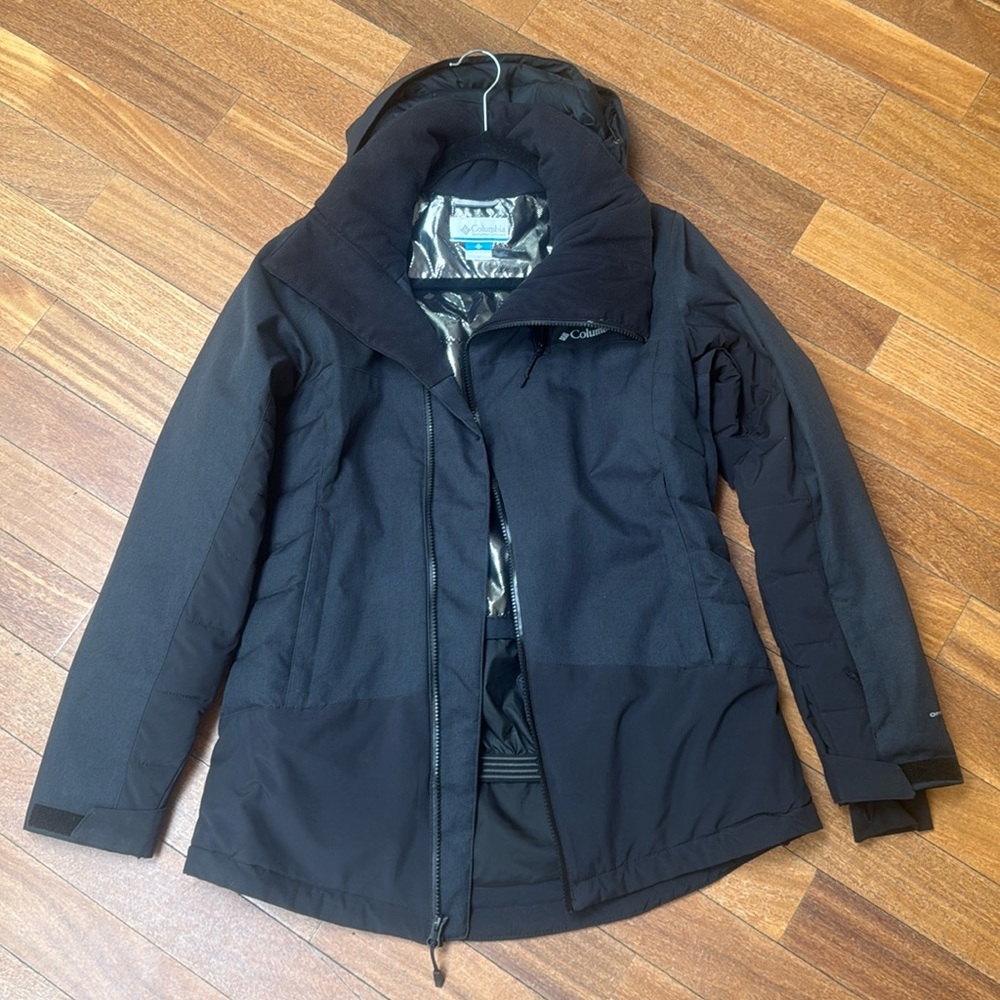 Charcoal colored Columbia Women’s Ski Jacket (Small)
